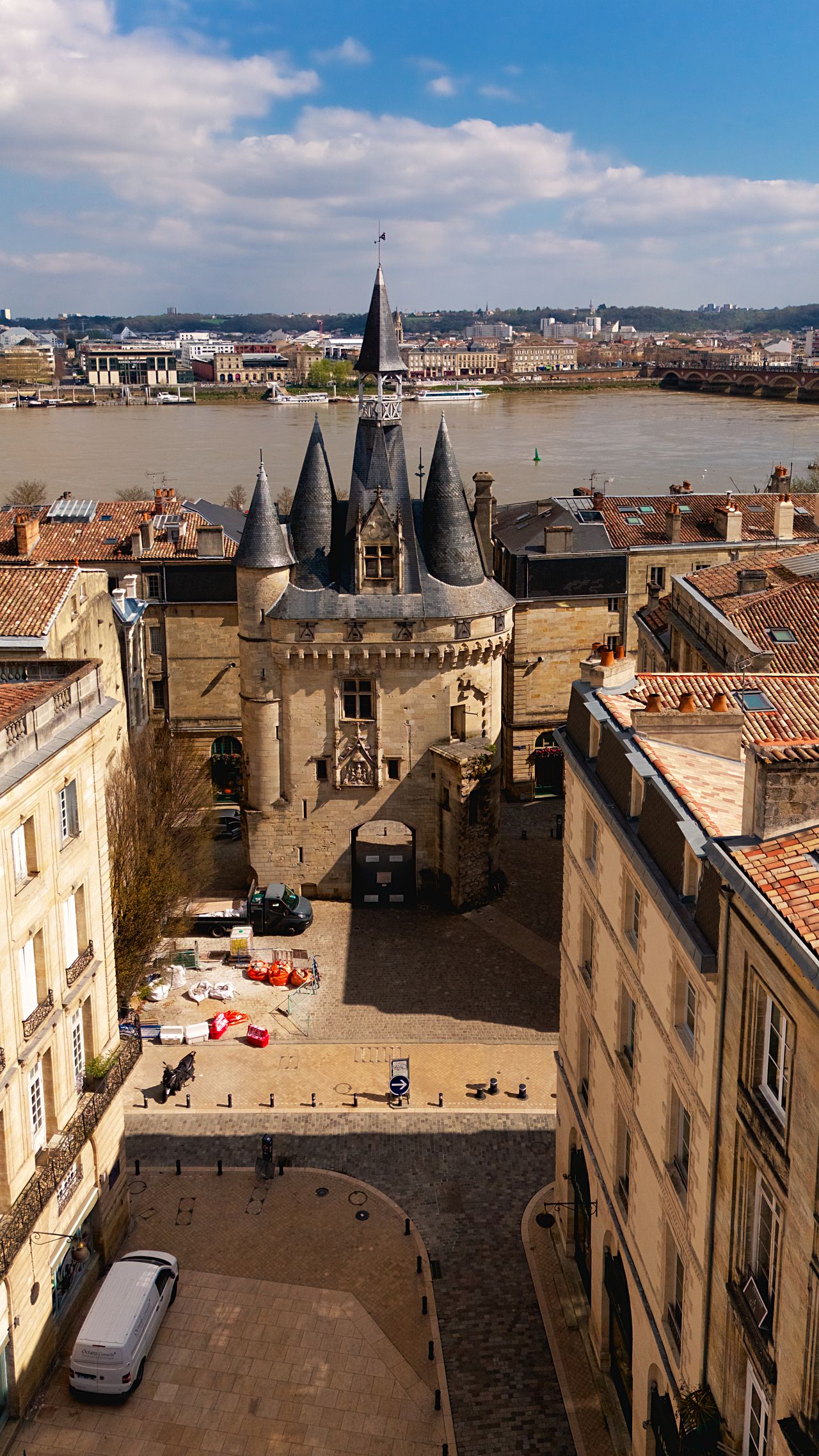 La porte Cailhau, repère bordelais
